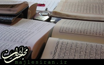 عکس/ حدادعادل در حال ترجمه قرآن حداد