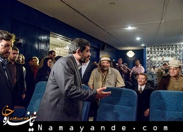 چه کسی نقش استاد بنان «معمای شاه» را بازی میکند؟  دیدار رئیس سازمان صداوسیما با عوامل سریال معمای شاه