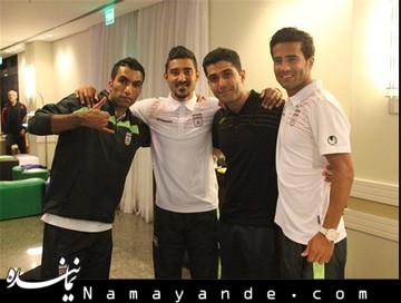 دست مسعود شجاعی شکست
 جشن تولد مهاجم تیم ملی شب گذشته در اردوی این تیم در برزیل برگزار شد. جشن تولد مسعود شجاعی با حضور بازیکنان و کادر فنی تیم ملی شب گذشته نوزدهم خردادماه در محل هتل برگزار شد.