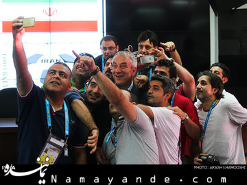 سلفی نگیرید؛ نابینا میشوید!  عکس/سلفی کفاشیان باخبرنگاران دربرزیل