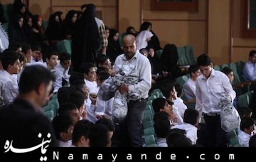 جمع آوری چفیه حاضران در مراسم افطاری رییس جمهور+تصاویر چفیه