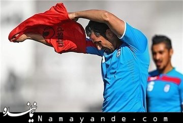 کری جالب ستاره آبی پوشان برای پرسپولیسیها امیرحسین صادقی