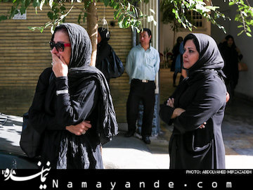 مریلا زارعی: اگر "شیار ۱۴۳" دلی را لرزاند بخاطر کسانی است که از جانشان گذشتهاند اشک های مریلا زارعی در تشییع پیکر اکبر خواجویی