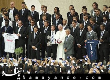 بازدید پاپ فرانسیس برنامه جشنواره فیلم نیویورک را بهم ریخت  هدیه مارادونا به پاپ