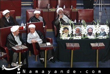  شانزدهمین اجلاس رسمی مجلس خبرگان رهبری صبح امروز سه شنبه به ریاست آیت الله هاشمی شاهرودی در محل مجلس شورای اسلامی سابق برگزار شد. 