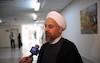 حجت‌الاسلام روحانی رئیس جمهور با حضور در بیمارستان از رهبر انقلاب عیادت کرد.