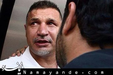 واکنش سردار آزمون به اشک های دایی  عکسهای که می بینید  اتفاقاتی است که دیروز در تمرین پرسپولیس افتاده است. عکسهایی که البته تکان دهنده هم هست. وقتی تمرین تعطیل می شود تا یک تصمیم مدیریتی جنجالی گرفته شود و اشک دایی درمی آید.