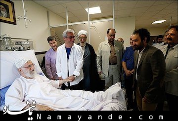 شعری که رهبر انقلاب در بیمارستان خواندند / فیلم  عیادت از رهبرانقلاب