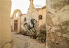 150 هنرمند نقاش از 30 کشور به روستایی در تونس رفته‌اند و زمین و دیوارهای آن را نقاشی کرده‌اند. 