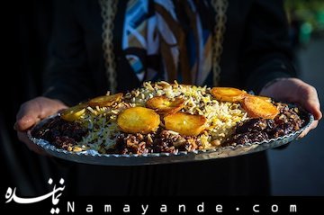 شکموها این تصاویر را نبینند!  فرهنگسرای امید به مناسبت روز جهانی سالمندان ، نهمین جشنواره غذاهای فراموش شده ایرانی را عصر امروز در بوستان خیام تهران برگزار کرد. در این جشنواره، سالمندان غذاهای سنتی ایرانی را ، از قبل طبخ کرده و ب