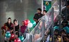  تیم ملی والیبال ایران صبح امروز سه شنبه پس از کسب مقام قهرمانی بازی های آسیایی اینچئون 2014 در میان استقبال مردم وارد فرودگاه امام خمینی (ره) شدند. 