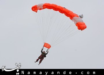 چتربازی پیرزن ۱۰۰ ساله ! + تصاویر چتربازی پیرزن 100 ساله