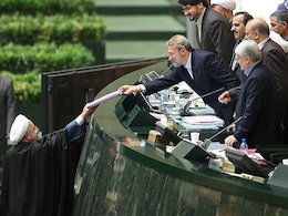 قیمت نفت و نرخ دلار درلایحه بودجه ۹۶ واقع بینانه نیست حسن روحانی تقدیم بودجه431