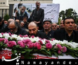 انوشیروان ارجمند به خانه ابدی رفت/ خداحافظی با زوربای ایرانی در باران تشییع انوشیروان ارجمند43