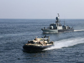 روحانی با هندیجان آمد و با «نیزه» حفاظت شد رزمایش