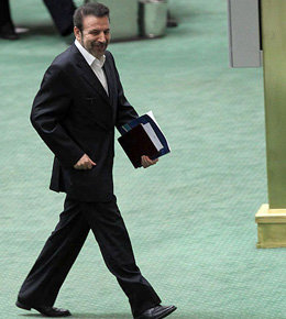 مهلت ۲ هفتهای کمیسیون صنایع مجلس به واعظی برای پیگیری مشکلات تلفن همراه محمود واعظی/2