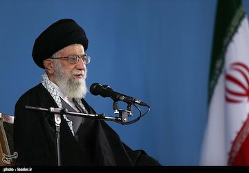 وقتی یادم میآید که مردم ما مطالعه کردن را بلد نیستند، به قلب من فشار میآید   دیدار مردم قم با رهبر معظم انقلاب