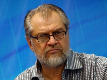 طالبزاده «چندمتر مکعب عشق» را نقد میکند  نادر طالب زاده