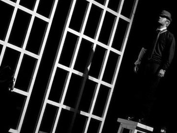 «دو دلقک و نصفی»، سقلمههای محکم تهرانی به جامعه به خواب رفته تئاتر دو دلقک و نصفی/1