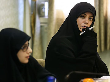 درددل اینستاگرامی چرخنده با نماینده زن محجبه بلژیکی+عکس چرخنده