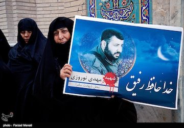 شهید مهدی نوروزی و فرزند خردسالش + تصاویر  تشییع پیکر شهید مهدی نوروزی
