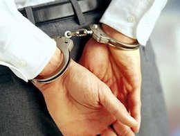 مربی فوتبال به خاطر سوء استفاده جنسی زندانی شد بازداشت