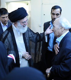 شعر شیوا و دلنشین، اخلاق و شخصیت انسانی، و تعهد به آرمانهای انقلاب از ویژگیهای آقای مشفق کاشانی بود رهبر انقلاب و مشفق