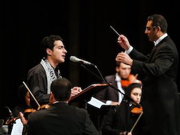 اجرای همایون شجریان در سالن بسکتبال کنسرت همایون شجریان