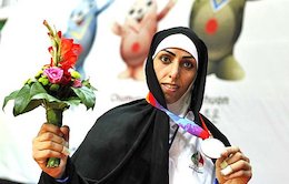 آن خانمی که با چادر بر سکوی قهرمانی میرود ... سمیه حیدری-داخلی