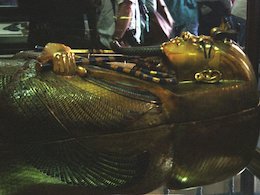 مرمت ریش آخرین فرعون مصر با چسب قطرهای! توتعنخآمون/431