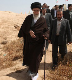 چاپ و توزیع کتاب «قبله نور» با موضوع سخنان رهبرانقلاب درباره راهیان نور مقام معظم رهبری در جبهه های راهیان نور/2