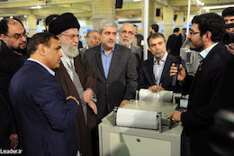 دست نوشته رهبرانقلاب درنمایشگاه نانو+عکس  بازدیدرهبر انقلاب از نمایشگاه فناوری نانو