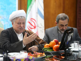 مرکز تحقیقات استراتژیک از علمای بنام دنیا برای مباحث علمی دعوت کند هاشمی و ولایتی