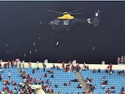 حمله تماشاگران فوتبال به هلیکوپتر43