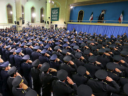 فرماندهان و جمعی از پرسنل نیروی هوایی و قرارگاه پدافند هوایی ارتش با رهبر معظم انقلاب اسلامی دیدار کردند رهبری در دیدار نیروی هوایی ارتش431