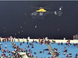 حمله تماشاگران فوتبال به هلیکوپتر43