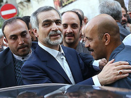 رگهای برآمده گردن که ضعف استدلال را نشان میدهد! حسین فریدون