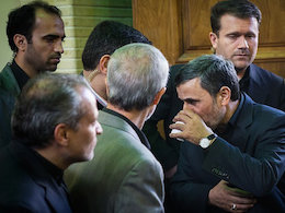 از غیبت برادران لاریجانی تا تطهیر رئیس سابق جنجالی تامین اجتماعی  ختم مادر احمدی نژاد