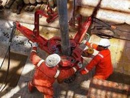 حمله به یمن نفت را گران کرد  دکل های نفتی 43