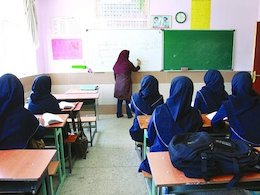 انتقال فرهنگیان به تهران ممنوع شد معلم 43