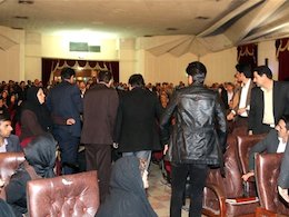 ضرب و شتم یک جانباز در همایش اصلاحطلبان+تصاویر  ضرب و شتم در همایش اصلاح طلبان43