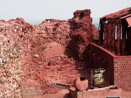 قلعه پرتغالیها سرخ شد!
 قلعه پرتغالی ها