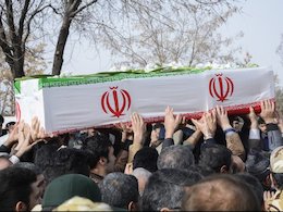 پیکر شهید داناییفر بر دستان مردم سیستان تشییع شد
 تشييع جنازه43