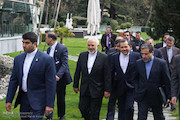 پیاده‌روی ظریف بعد از اتمام دور اول مذاکرات ایران و آمریکا در روز دوم - لوزان ۲