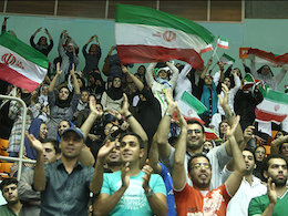 موافقت با حضور زنان در ورزشگاهها تکذیب شد زنان در ورزشگاه