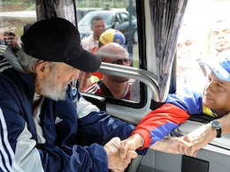 کاسترو بعد از ۱۴ ماه در انظار عمومی ظاهر شد  کاسترو