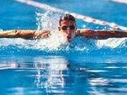 شناگر زن ۱۰۰ ساله رکورد زد!+عکس شنا کردن 43