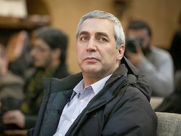 حاتمیکیا زیر تابوت فرج الله سلحشور+عکس  حاتمیکیا: خاک پای حاج قاسم هم نیستم