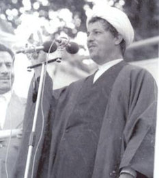 خطبه های خواندنی هاشمی رفسنجانی؛ زنی که قرار نبود هلو باشد و شغل مردم که باید کنترل می شد ! آیت الله هاشمی