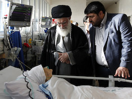 حاشیههای عیادت رهبر انقلاب از والدین شهدا رهبری-والدین شهدا